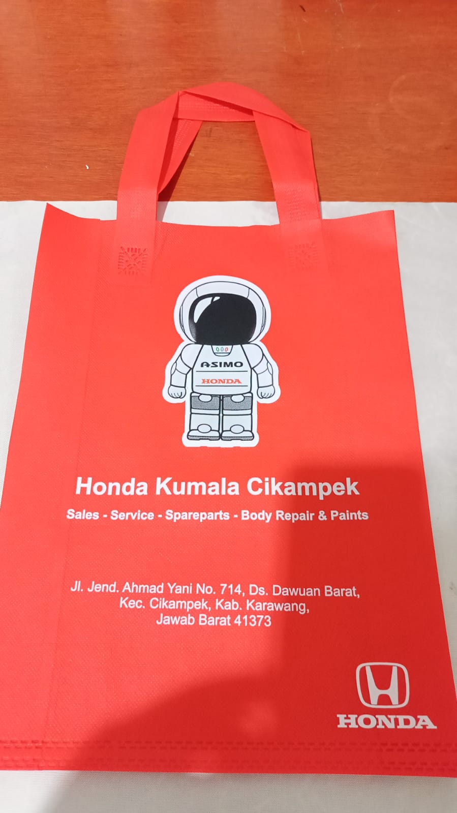 Tas Spunbond Custom Made – DHL | Merchandise & Souvenir Promosi Kantor